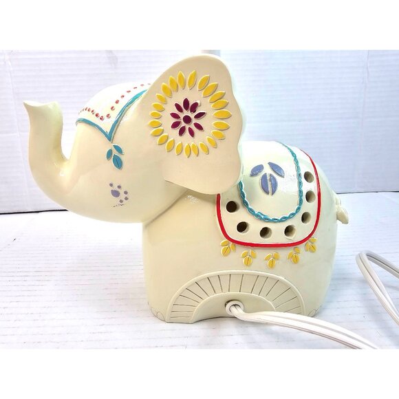 Levtex Elephant Ceramic Table Lamp With Hand-Painted Floral Details 2016 - Picture 5 of 9